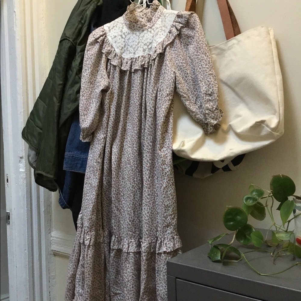 VINTAGE DRESS